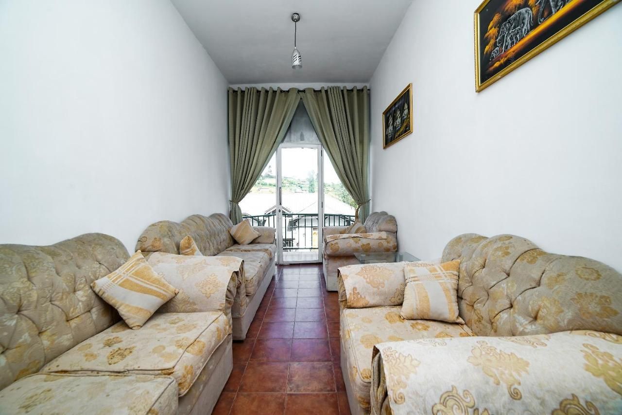 Oyo 586 Rose Garden 3*