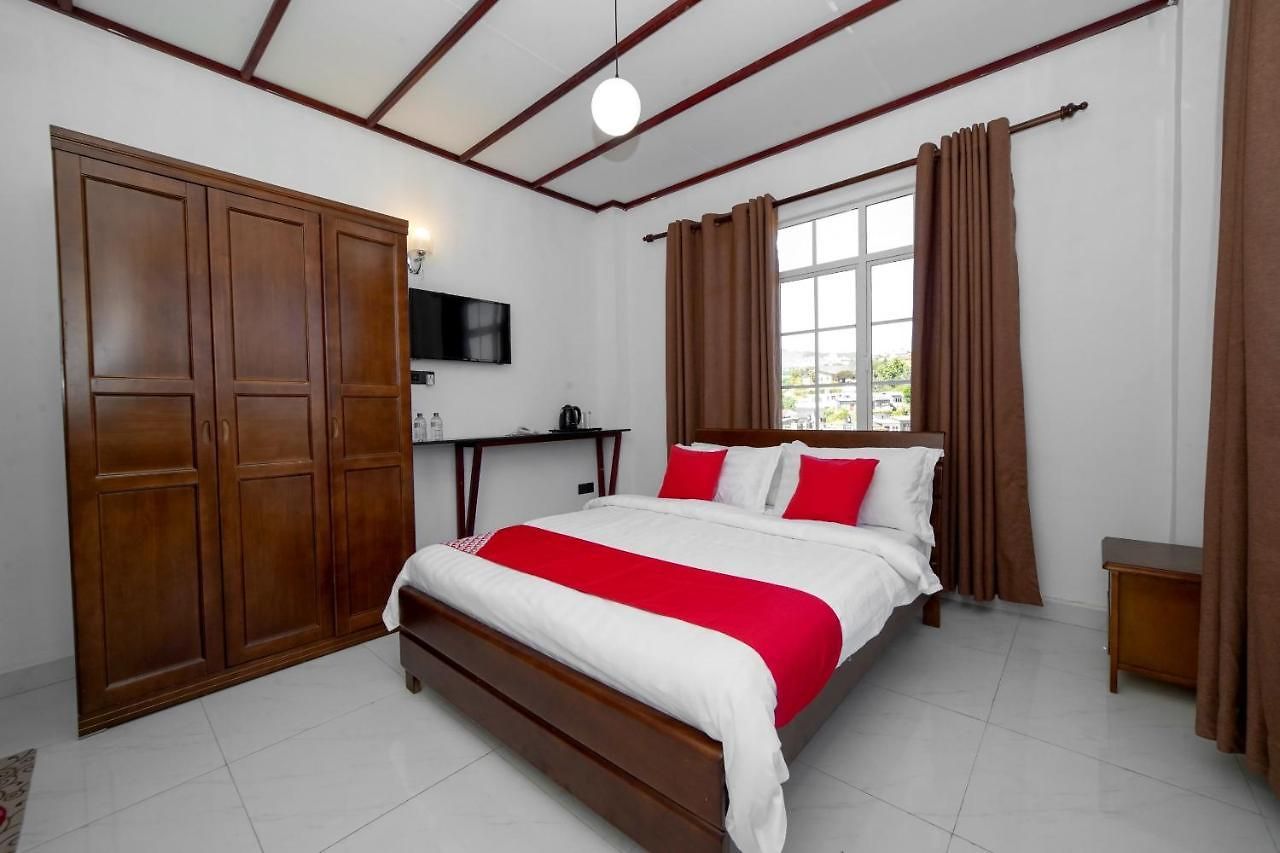 Oyo 575 White Rose Hotel 3*