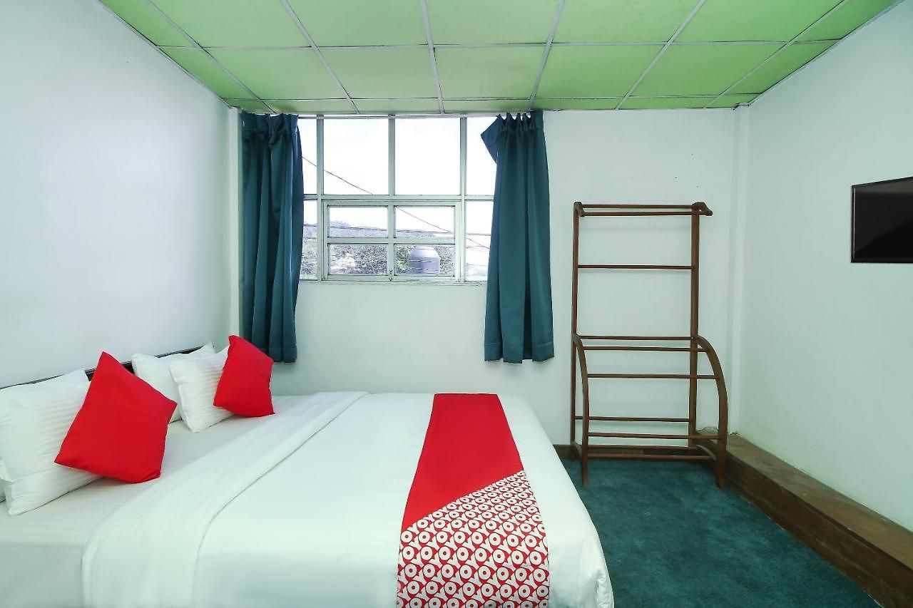 Hotel Oyo 453 Green Palace