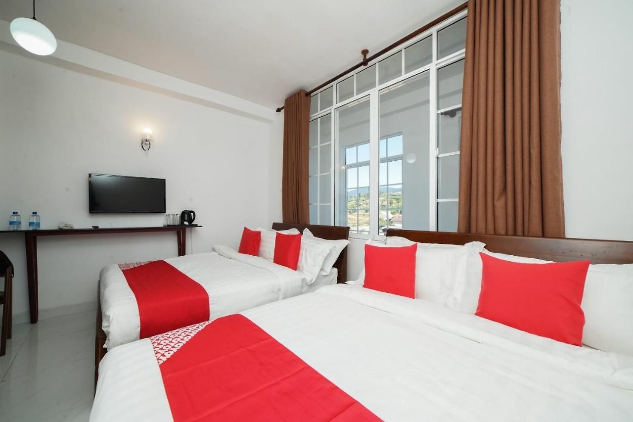 Oyo 575 White Rose Hotel