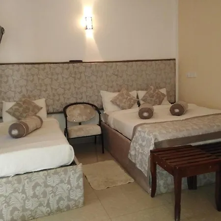 Hotel Rest Master Luxury Bunglaw 2*
