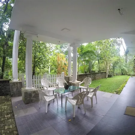 Aberdeen Waterfalls Bungalow Guest house *