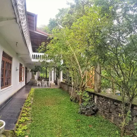 Aberdeen Waterfalls Bungalow Guest house Nuwara Eliya