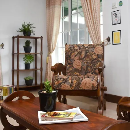 Mountain Stream Courtyard Homestay