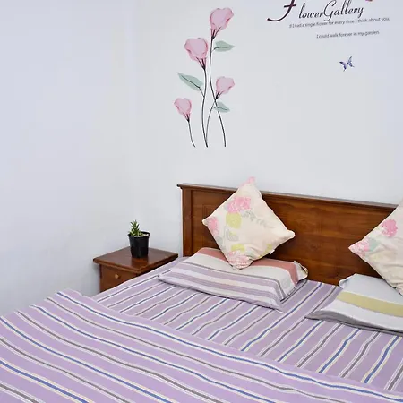 Mountain Stream Courtyard Homestay