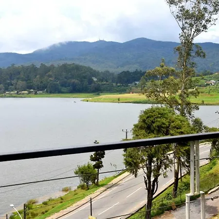 H2o Lakeside Hotel *