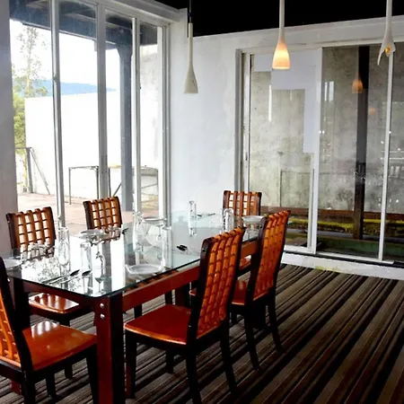 Hotel H2o Lakeside *