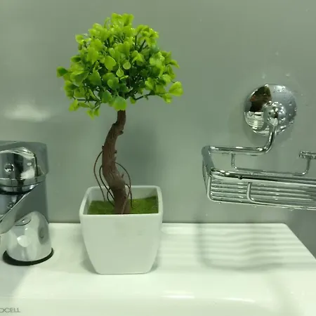 Hotel Container Edge