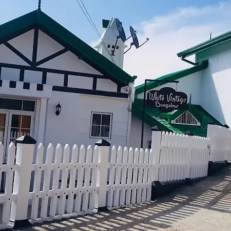 Hotel White Vintage Bunglow *