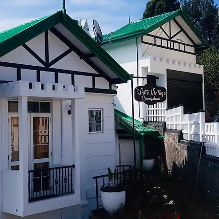Hotel White Vintage Bunglow *
