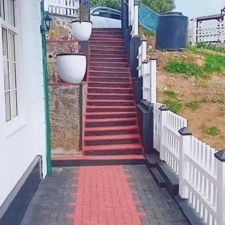 Hotel White Vintage Bunglow *