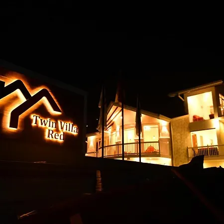 Twin Red - Luxury With Mountain View Hotel *