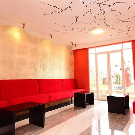Twin Red - Luxury With Mountain View Hotel *