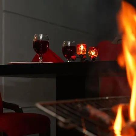 Twin Red - Luxury With Mountain View