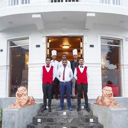 Twin Red - Luxury With Mountain View