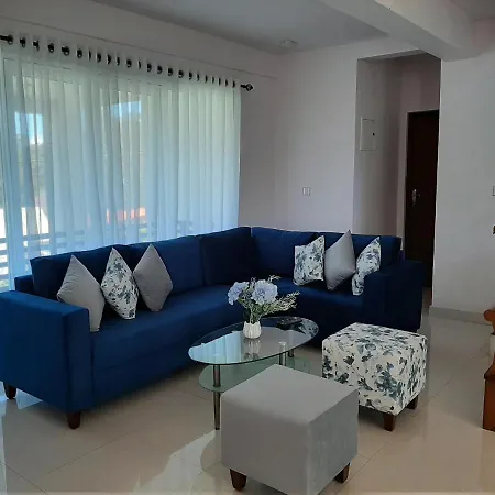 J's Hotel 3*