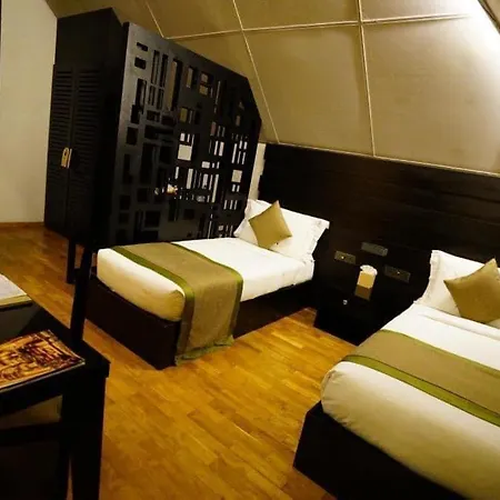 Victoria Court Hotel 3*
