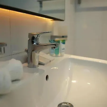 Victoria Court 3*