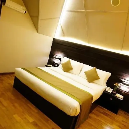 Victoria Court 3*