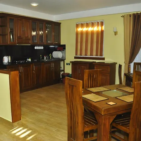 Summer Glow Guest - * Nuwara Eliya