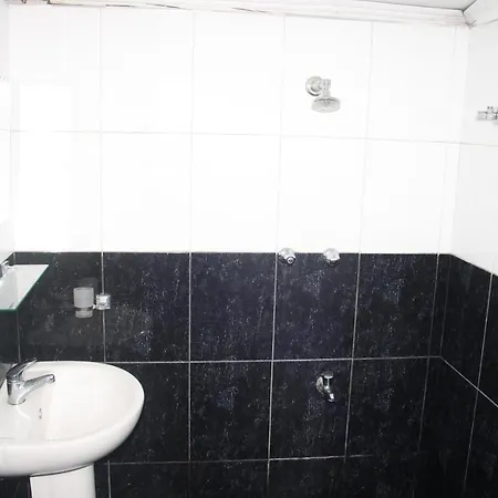 Bezel Hotel 3*