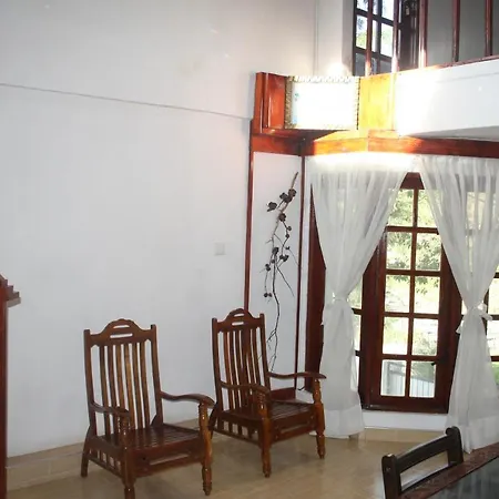 Hotel Bezel 3*