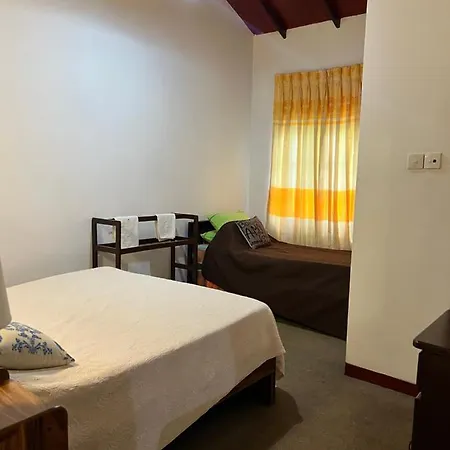 Hill Top Inn * Nuwara Eliya