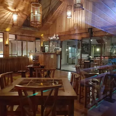 Kingfern Hotel *