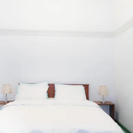 Dover Hotel *
