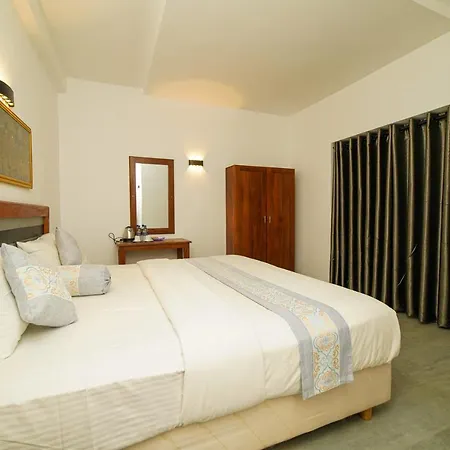 The Cool Breeze Nuwaraeliya Hotel *