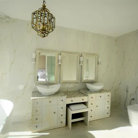 Luxe Wilderness - Private Villas, Free Breakfast, 2km From Centre *