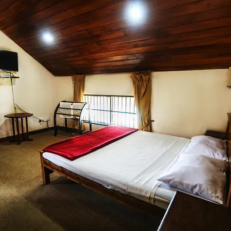 Acacia Hotel