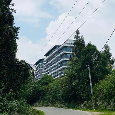 Avenue Nuwara Eliya