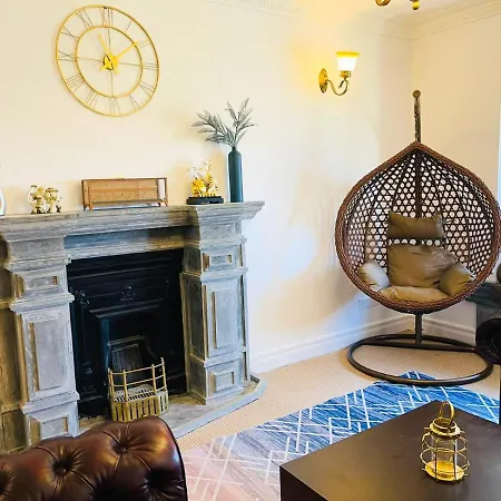 Little England By Regus Hotel