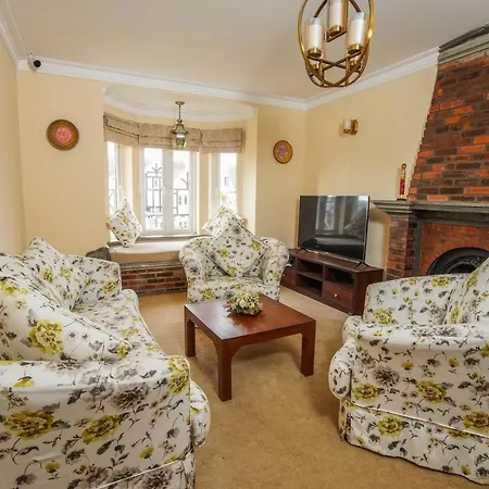 Willows - Little England Villa