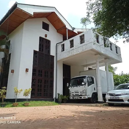 Crown Homestay *
