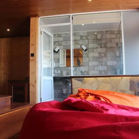 Holiday home Pigeons Nest- King With Amazing Mountain View *