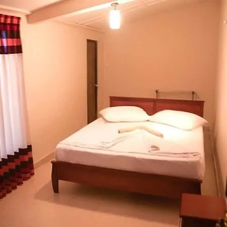 Nuwara Eliya Villa *