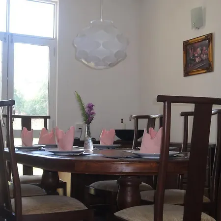 Endeavor Hills Holiday Bungalow Bed & Breakfast