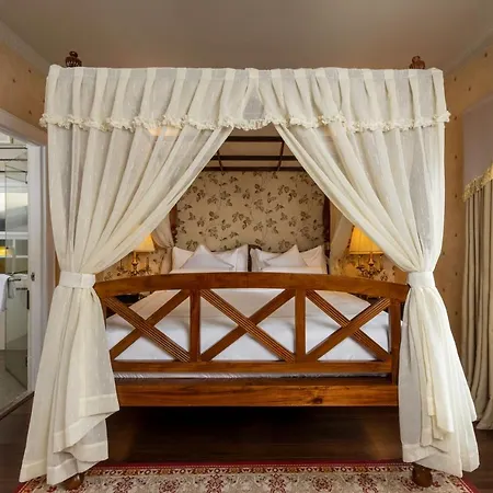 The Westbury Palace Hotel Nuwara Eliya