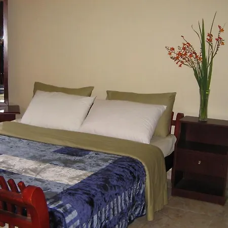 Hill Breeze Homestay *