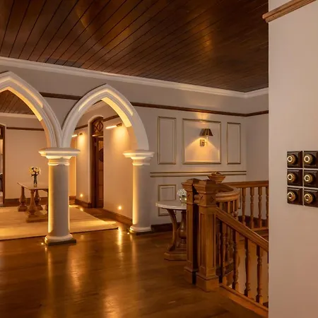 The Bellwood Manor