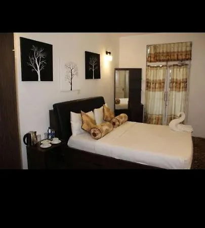 Hotel Bluefield - *