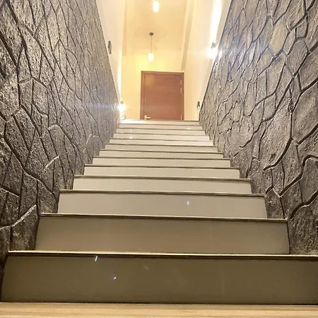 Hotel Queens Mount Glen Heights