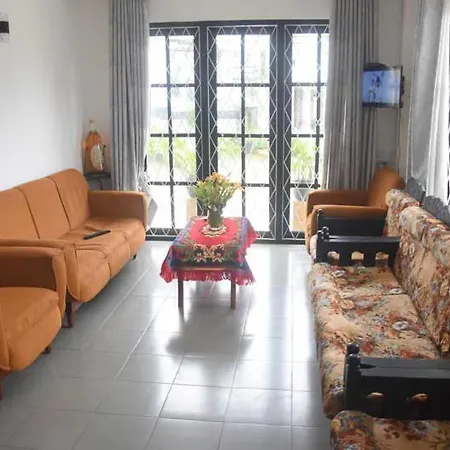 Guest house Nuwaraeliya Kings Court 3*
