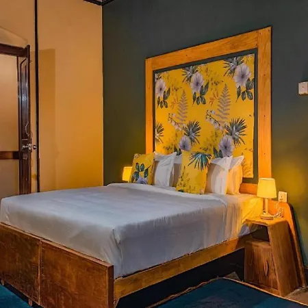 Clifton Hotel 2*