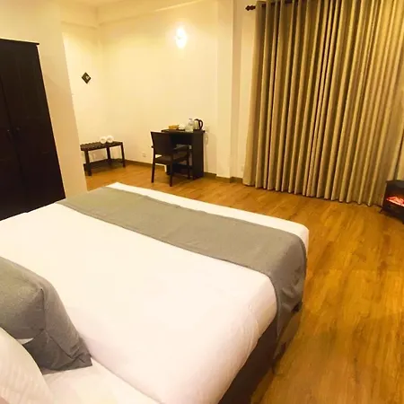 Hotel Queens Mount Glen Heights 2*