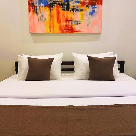 Hotel Queens Mount Glen Heights