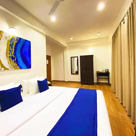 Hotel Queens Mount Glen Heights 2*