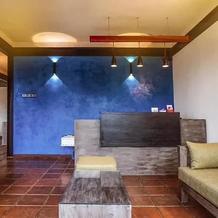 Hotel Bulwark *